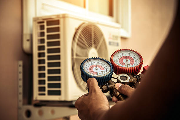 Professional Hvac technician working in Royalton, IL